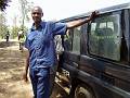 0159 Chauffeur Robert met jeep